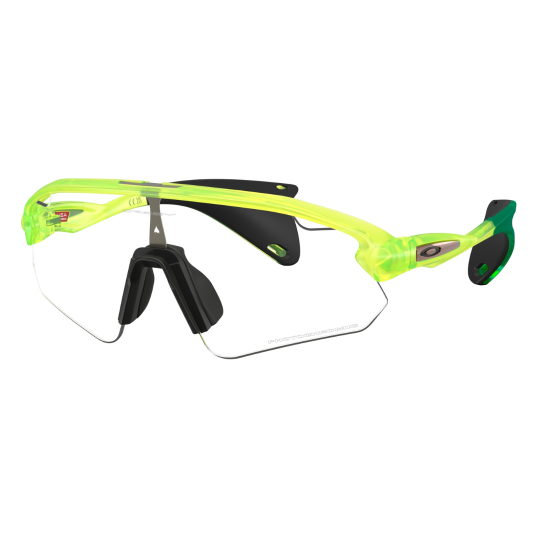 Gafas de sol Oakley Stunt Devil A Matte Uranium con lentes Clear to Black Iridium Photochromic, referencia OO9525-0437